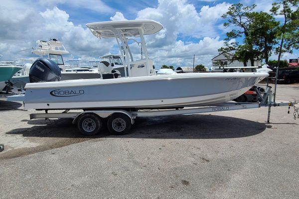 Robalo 246-CAYMAN - main image