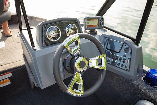 Lowe FISHING-MACHINE-1625-SC image