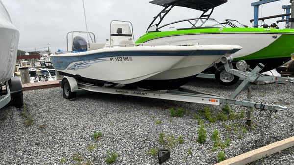 NauticStar 210FA Sport Deck