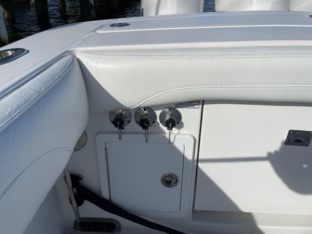 Regulator 34 Center Console image