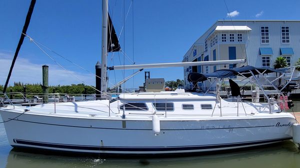 Hunter 41 Deck Salon