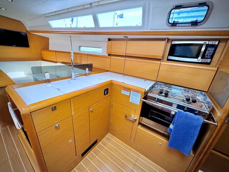 Jeanneau Sun Odyssey 379 image