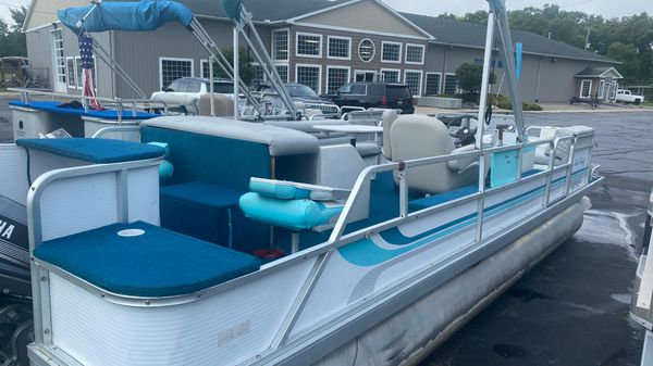 Parti Kraft Pontoon