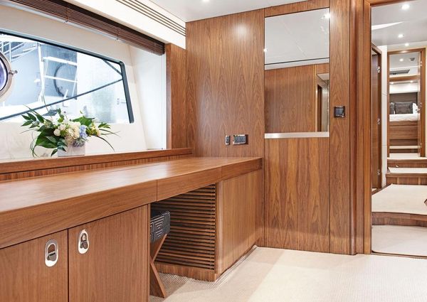 Sunseeker Flybridge image