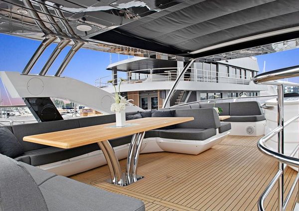 Sunseeker Flybridge image