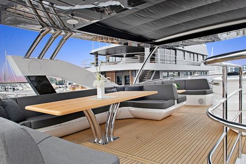 Sunseeker Flybridge image