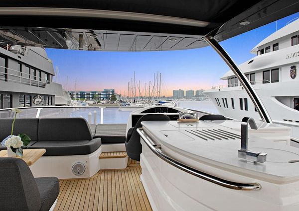 Sunseeker Flybridge image