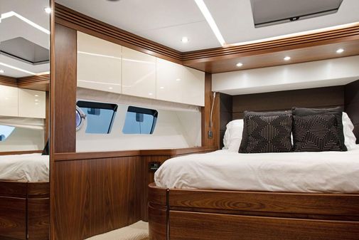 Sunseeker Flybridge image