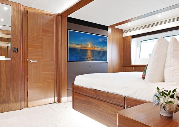 Sunseeker Flybridge image