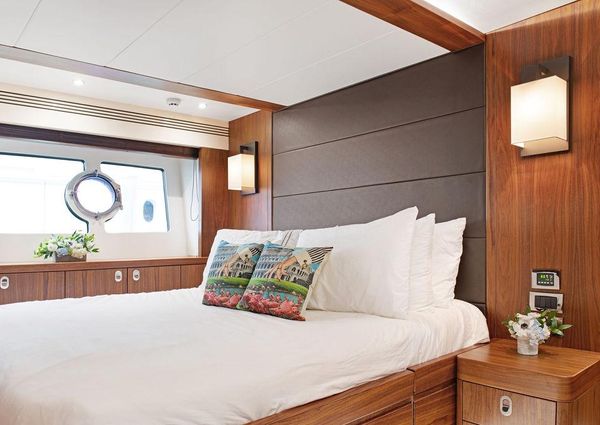 Sunseeker Flybridge image