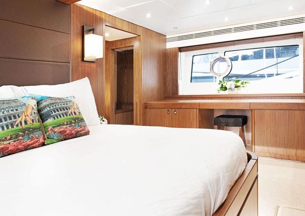 Sunseeker Flybridge image