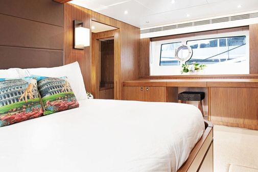 Sunseeker Flybridge image