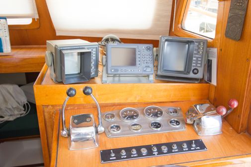 Marine Trader classic twin cabin trawler image