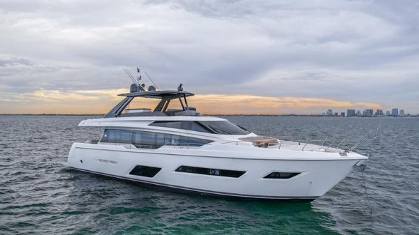 Ferretti Yachts 780 