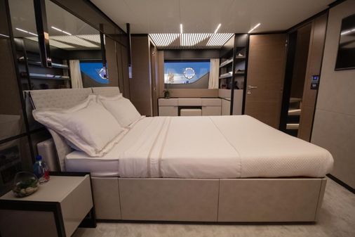 Ferretti-yachts 780 image