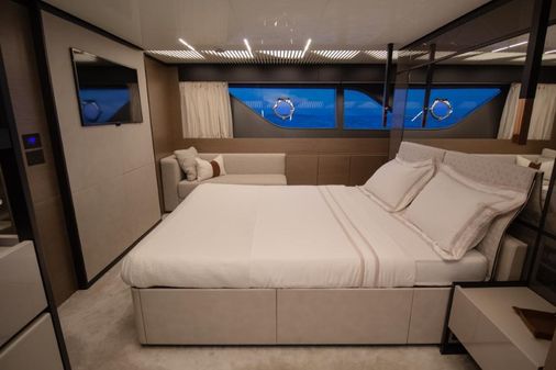 Ferretti-yachts 780 image