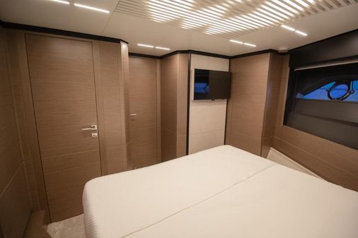 Ferretti-yachts 780 image