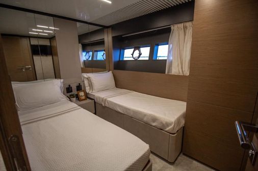 Ferretti-yachts 780 image