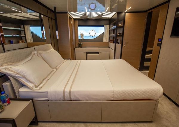 Ferretti-yachts 780 image