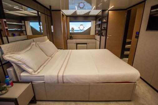 Ferretti-yachts 780 image