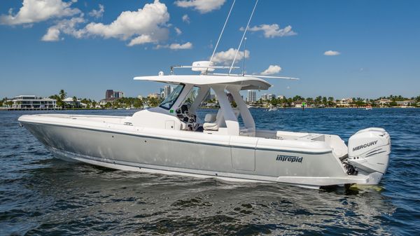 Intrepid 375 Nomad SE