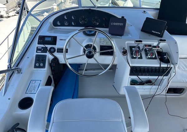 Bayliner 3988-COMMAND-BRIDGE image