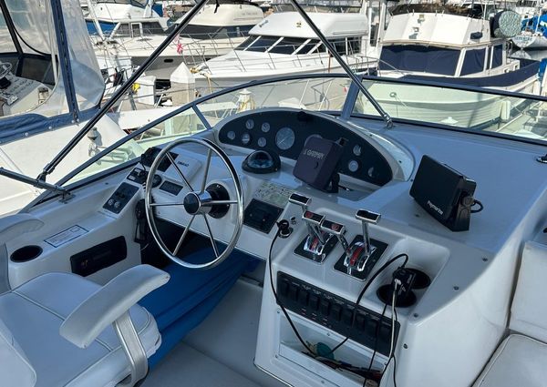 Bayliner 3988-COMMAND-BRIDGE image