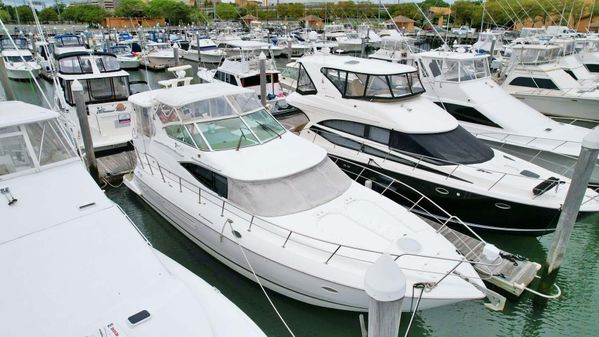 Cruisers Yachts 4450 Aft Cabin Motor Yacht image