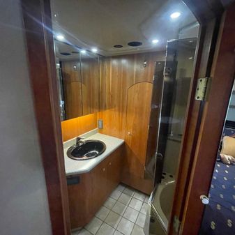 Cruisers 4450 Aft Cabin Motor Yacht image