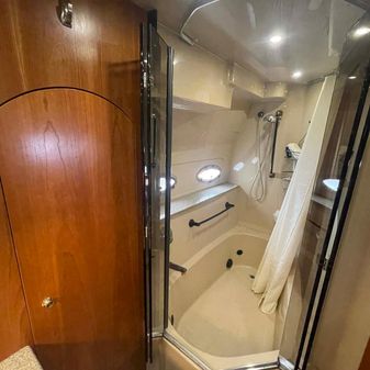 Cruisers Yachts 4450 Aft Cabin Motor Yacht image