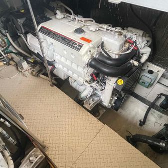 Cruisers 4450 Aft Cabin Motor Yacht image