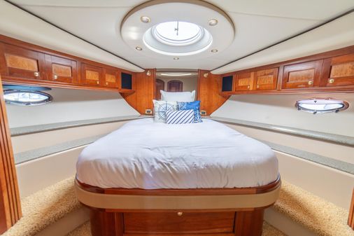 Cruisers Yachts 5370 Express image