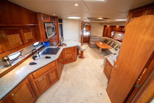 Cruisers Yachts 5370 Express image