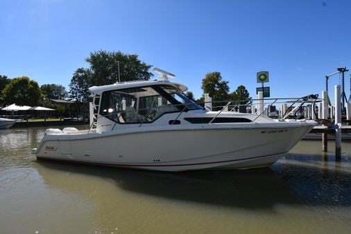 Boston-whaler 325-CONQUEST-PILOTHOUSE image