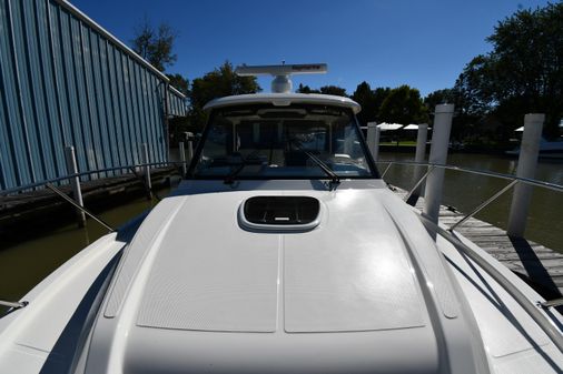 Boston-whaler 325-CONQUEST-PILOTHOUSE image