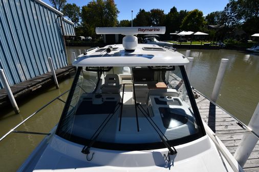 Boston-whaler 325-CONQUEST-PILOTHOUSE image