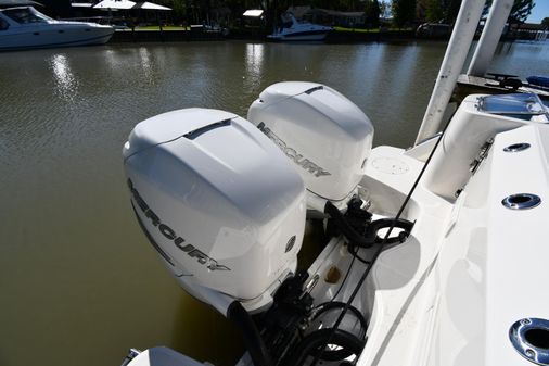 Boston-whaler 325-CONQUEST-PILOTHOUSE image