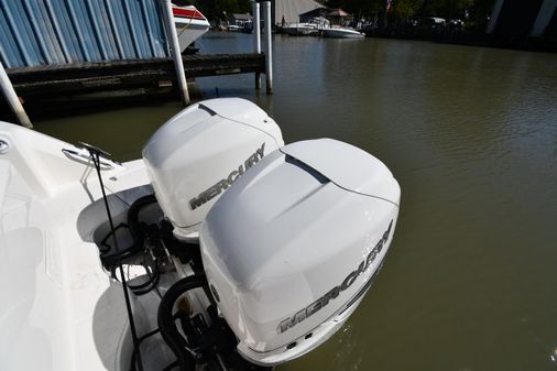 Boston-whaler 325-CONQUEST-PILOTHOUSE image