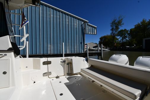 Boston-whaler 325-CONQUEST-PILOTHOUSE image