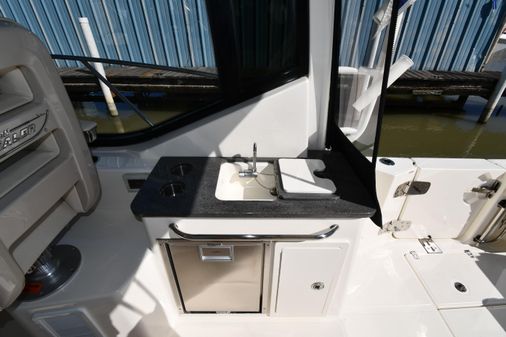 Boston-whaler 325-CONQUEST-PILOTHOUSE image