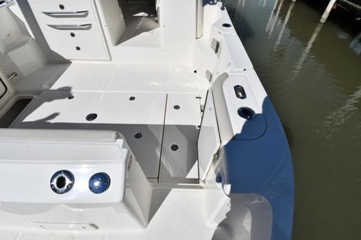 Boston-whaler 325-CONQUEST-PILOTHOUSE image