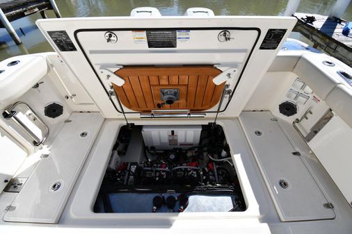 Boston-whaler 325-CONQUEST-PILOTHOUSE image