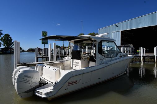 Boston-whaler 325-CONQUEST-PILOTHOUSE image