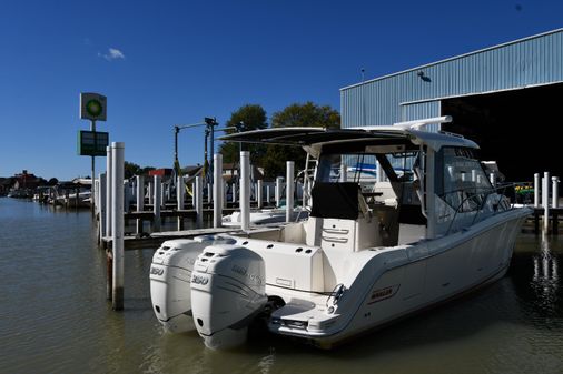 Boston-whaler 325-CONQUEST-PILOTHOUSE image