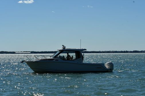 Boston-whaler 325-CONQUEST-PILOTHOUSE image