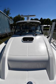 Boston-whaler 325-CONQUEST-PILOTHOUSE image