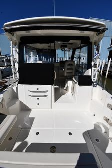 Boston-whaler 325-CONQUEST-PILOTHOUSE image