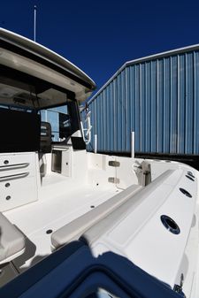 Boston-whaler 325-CONQUEST-PILOTHOUSE image