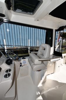 Boston-whaler 325-CONQUEST-PILOTHOUSE image