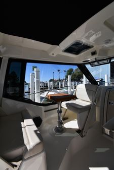 Boston-whaler 325-CONQUEST-PILOTHOUSE image